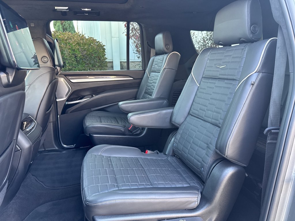 2026 Cadillac Escalade ESV V-Series - Photo 40