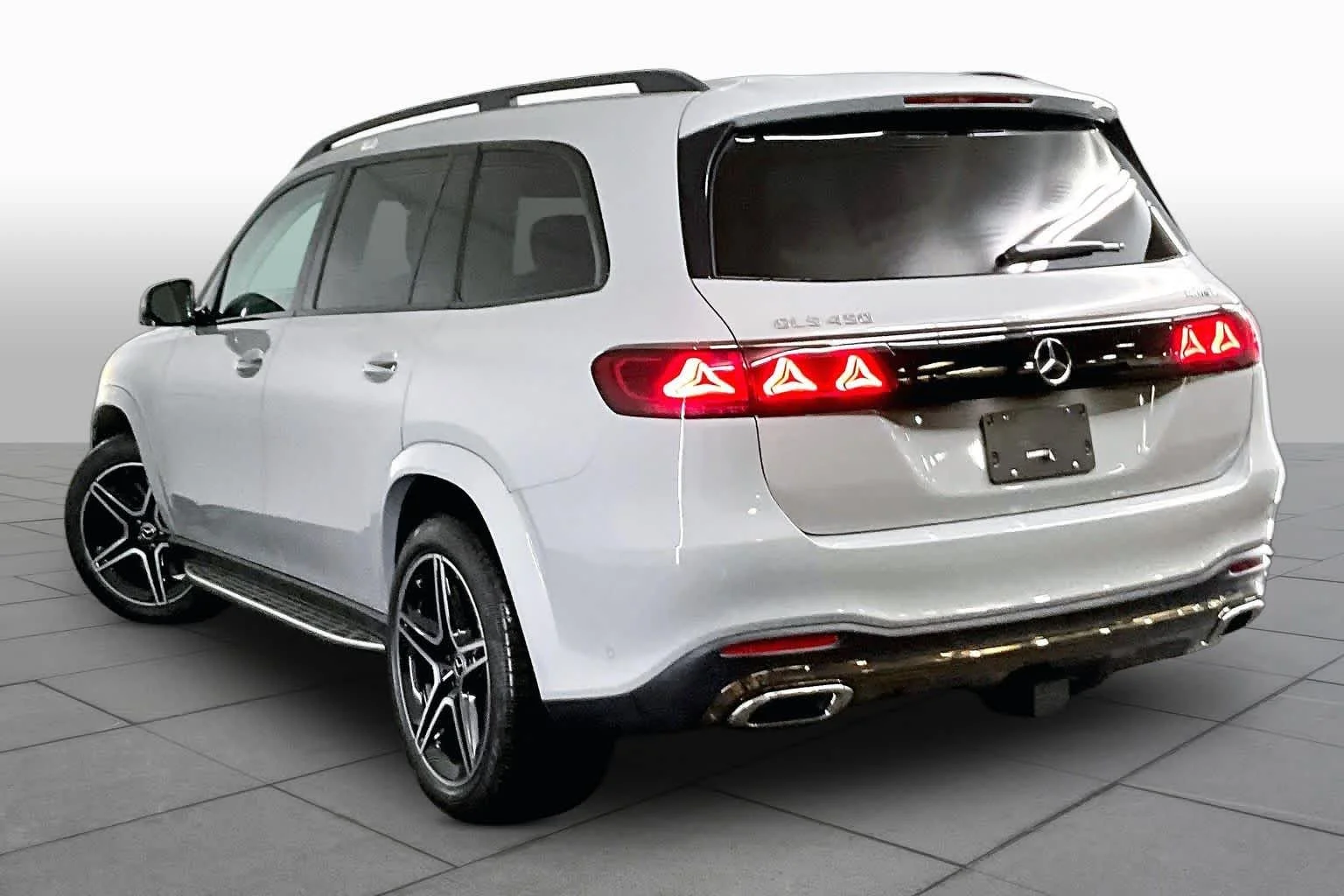 New 2027 MANUFAKTUR Alpine Grey Mercedes-Benz GLS 450 image 4