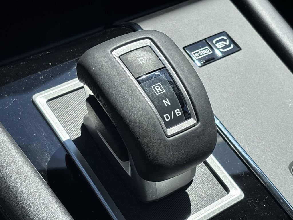 New 2026 White Nissan SL image 23