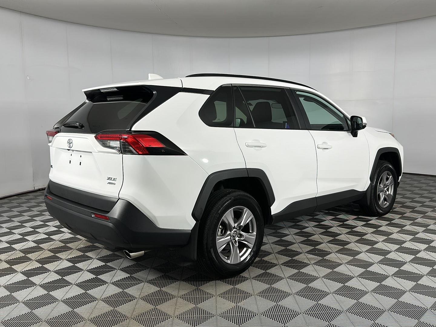 Used 2025 Ice Cap Toyota XLE image 25