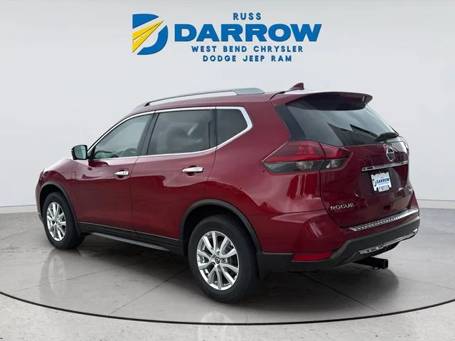 Used 2018 Red Nissan SV image 3