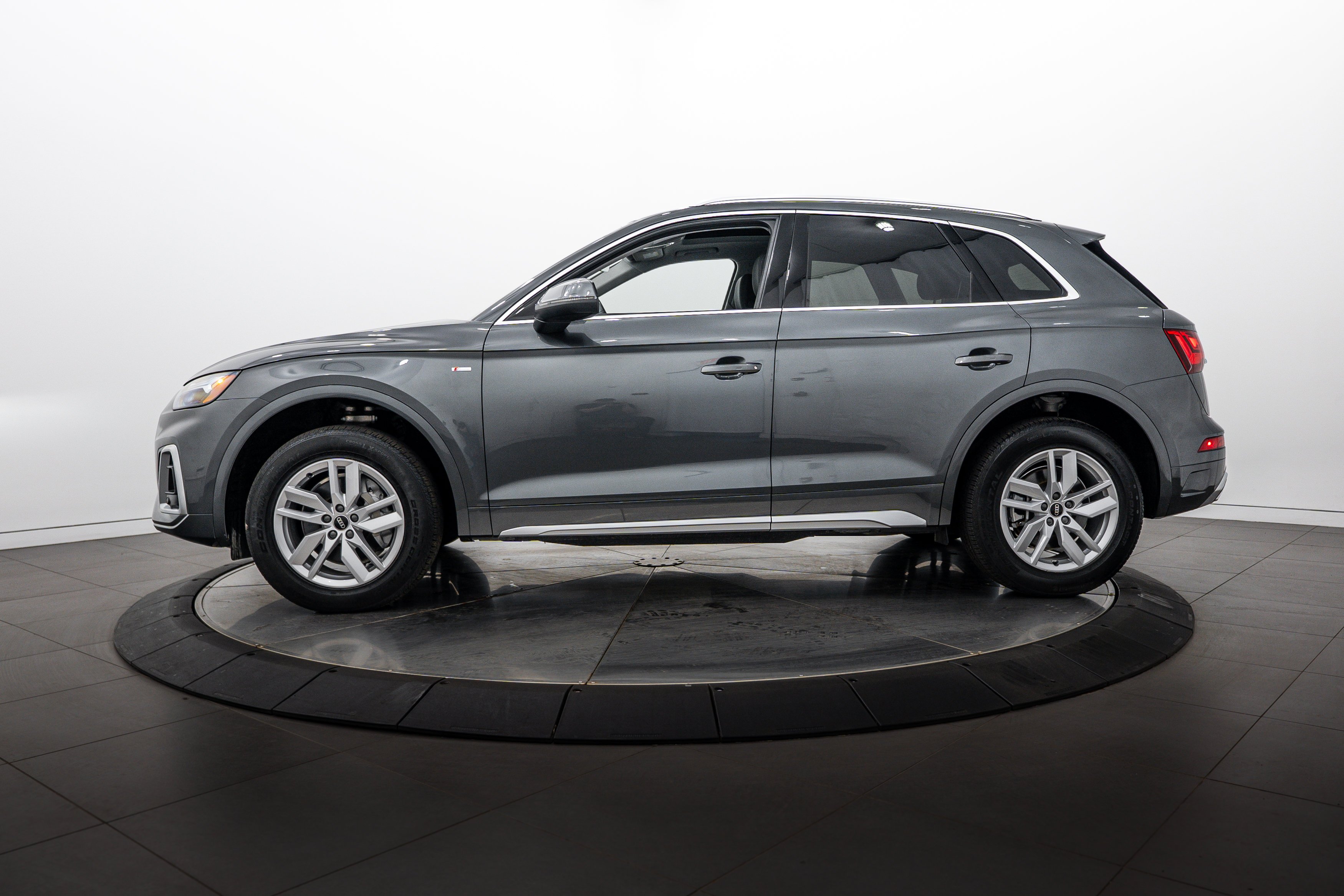 Certified Used 2023 Daytona Gray Pearl Effect Audi S line Premium image 6