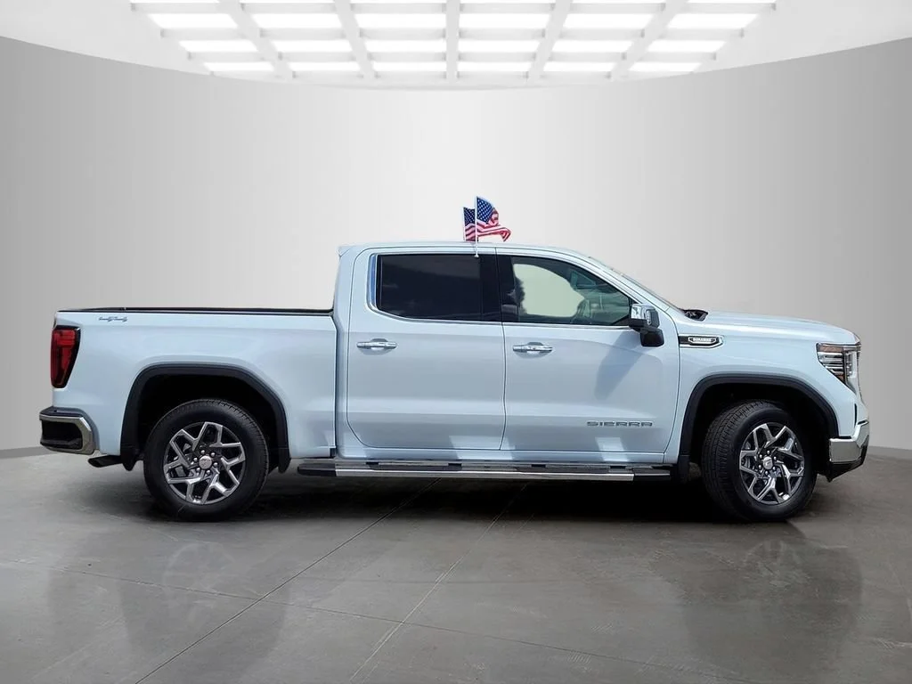 2026 GMC Sierra 1500 SLT - Photo 3