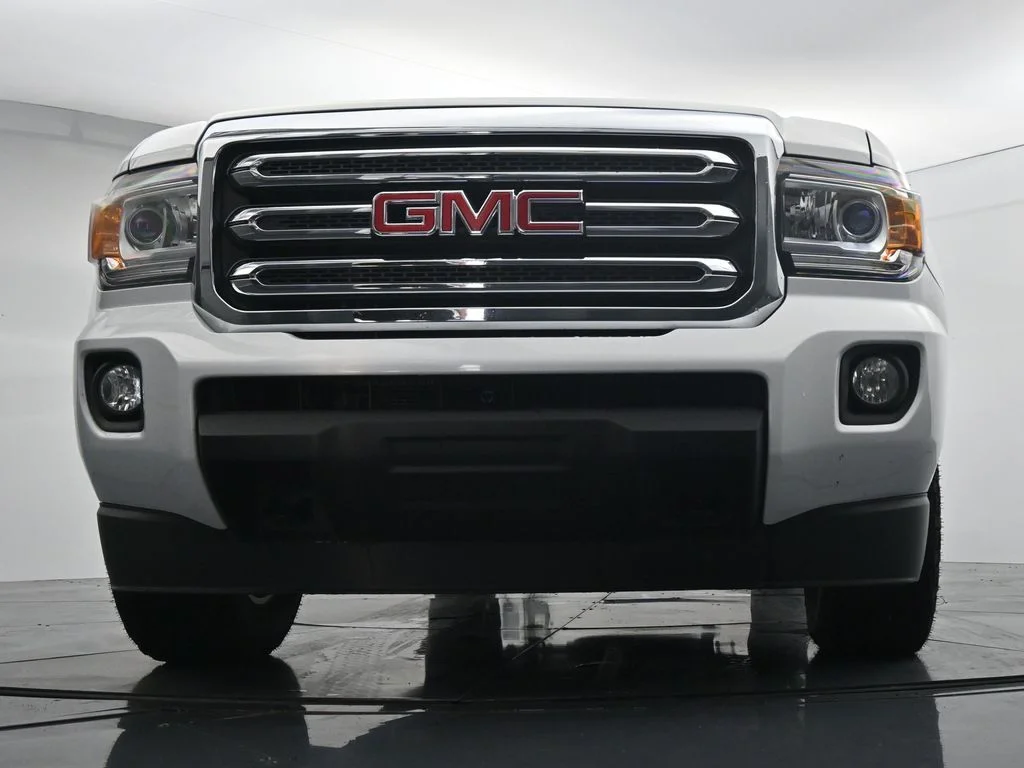 Used 2020 White GMC SLE1 image 33