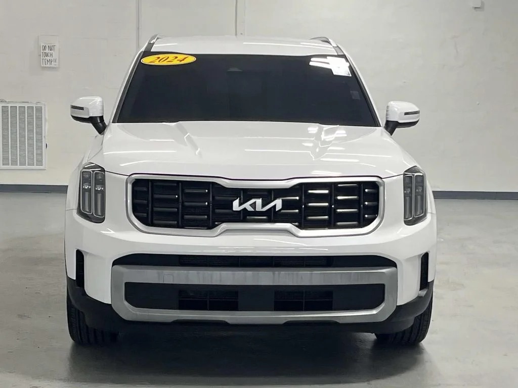 Used 2024 Glacial White Pearl Kia S FWD 3.8L V6 image 3
