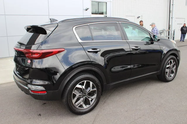 Used 2022 Red Kia EX image 29