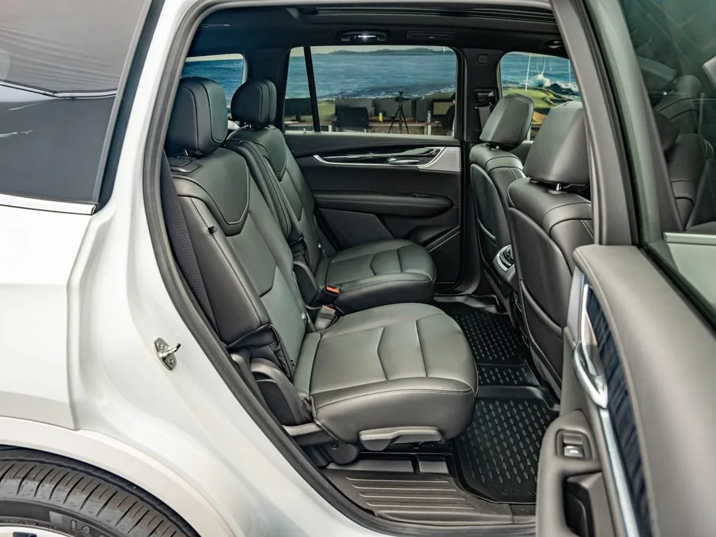 Used 2025 Crystal White Tricoat Cadillac Premium Luxury image 34