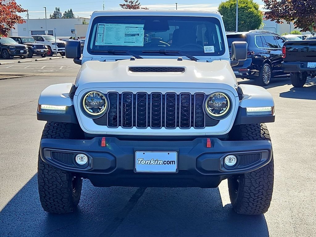 New 2026 Bright White Clear-Coat Exterior Paint Jeep Rubicon image 9