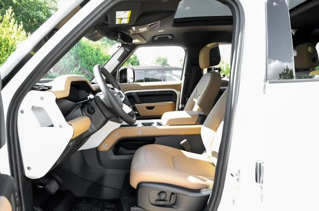 New 2026 Fuji White Land Rover S image 3