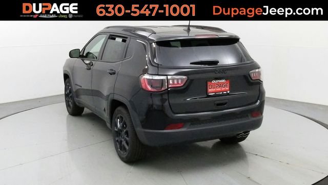 Used 2022 Black Jeep Latitude image 5