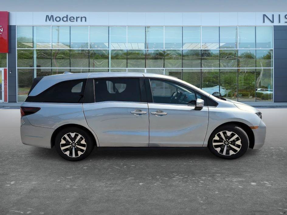 Used 2025 Solar Silver Metallic Honda EX-L image 3