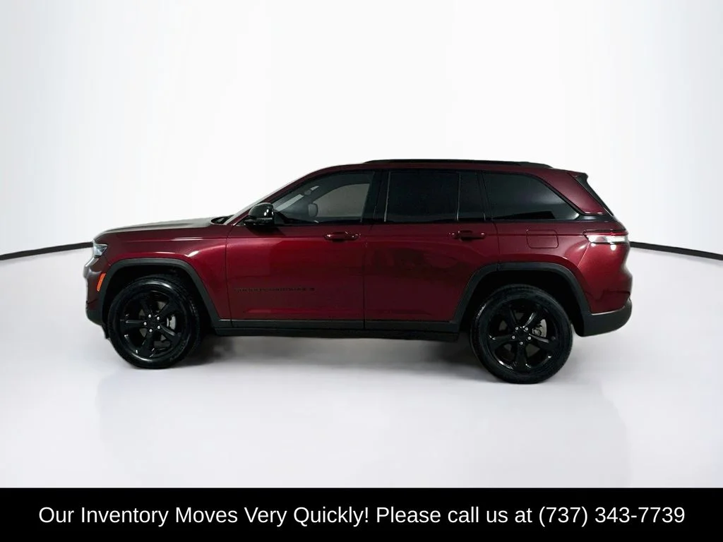 Used 2023 Velvet Red Pearlcoat Jeep Altitude image 4