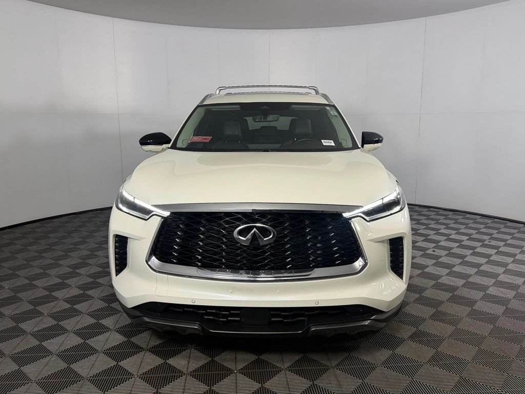 Used 2023 White INFINITI Sensory image 3