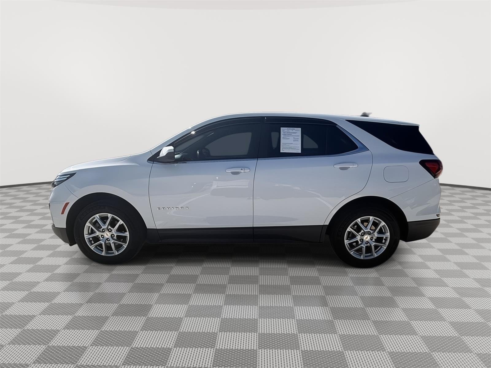 Used 2022 Summit White Chevrolet LT image 4