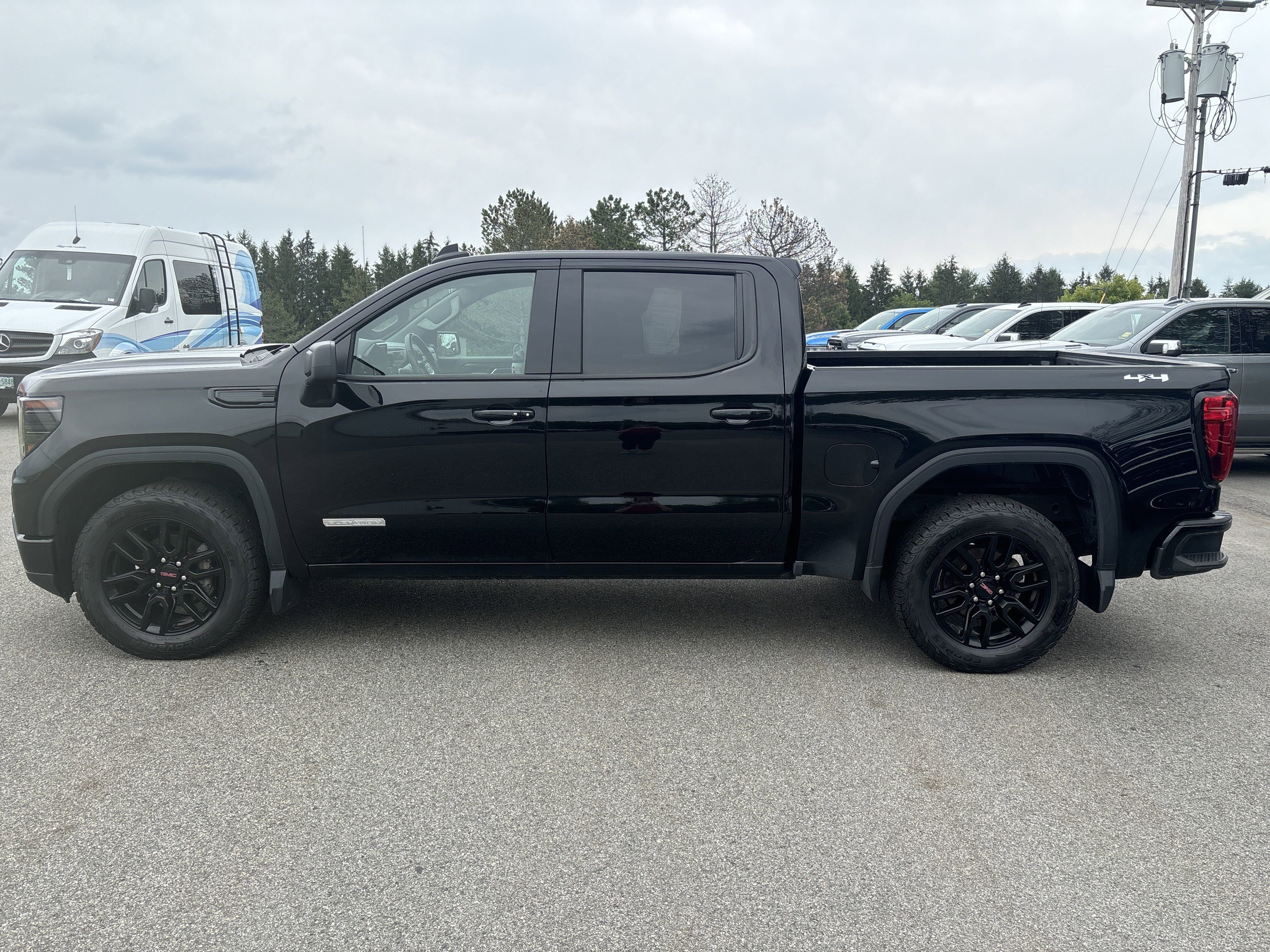 Used 2024 Onyx Black GMC Elevation image 2