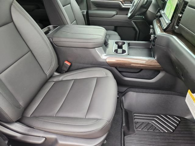 New 2026 Summit White Chevrolet LT image 19