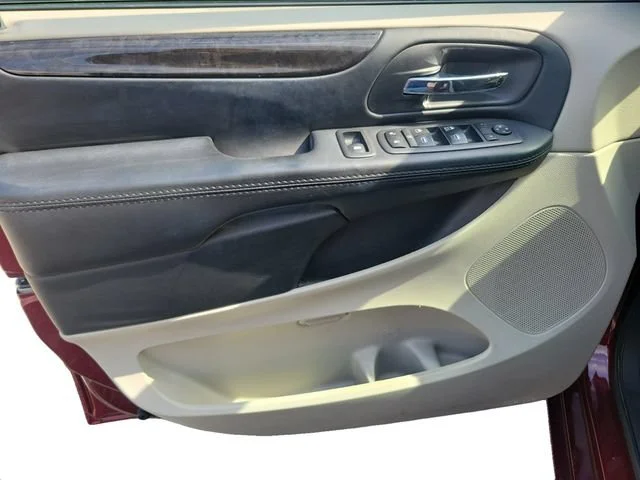 Used 2017 Octane Red Pear Dodge SE image 12