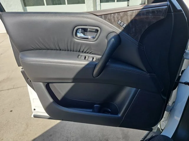 Used 2023 White Nissan Platinum image 27