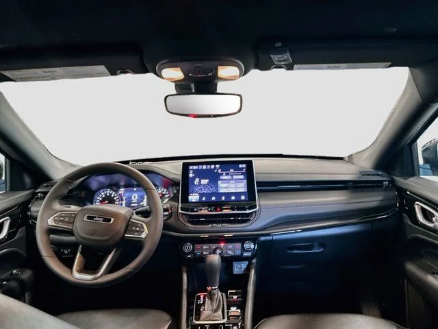 Used 2025 White Jeep Latitude image 16