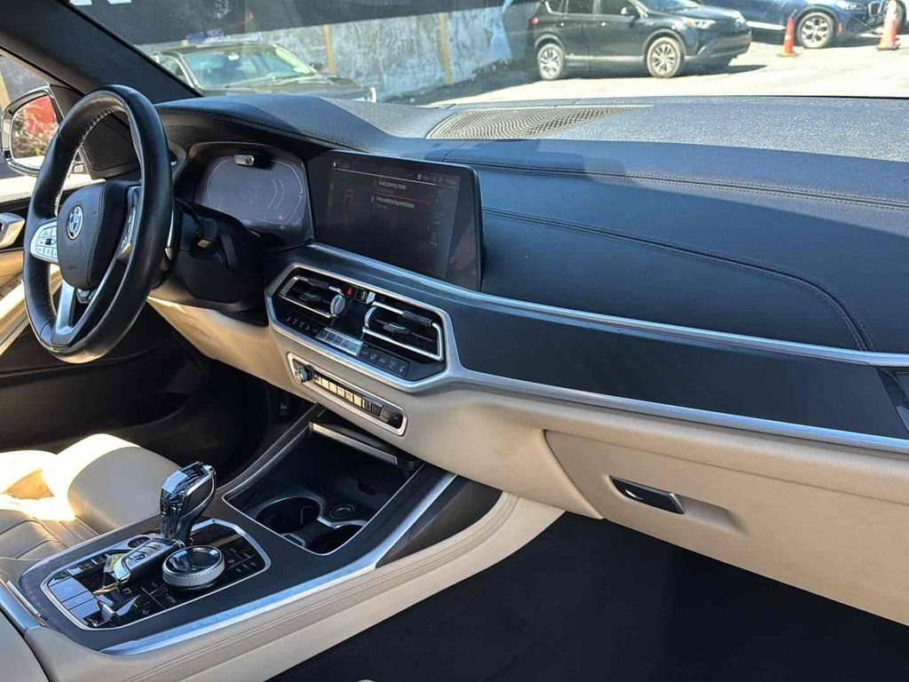 Used 2022 White BMW xDrive40i image 16