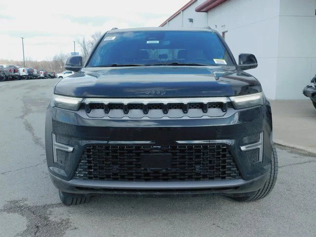 New 2026 High Gloss Black Exterior Paint Jeep Limited Altitude image 3