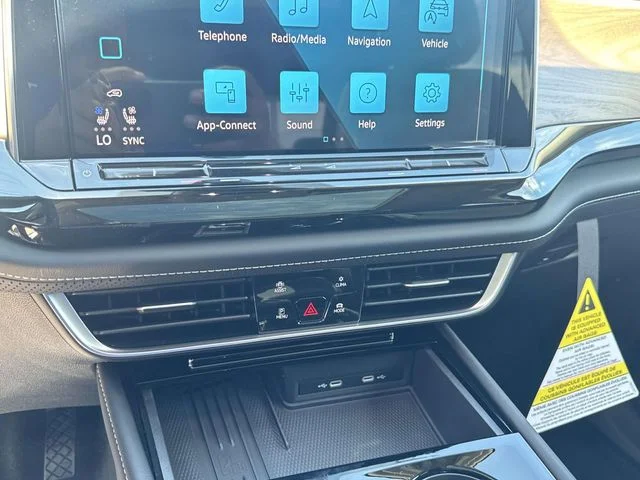 New 2026 Black Volkswagen 2.0T SE w/Technology image 22