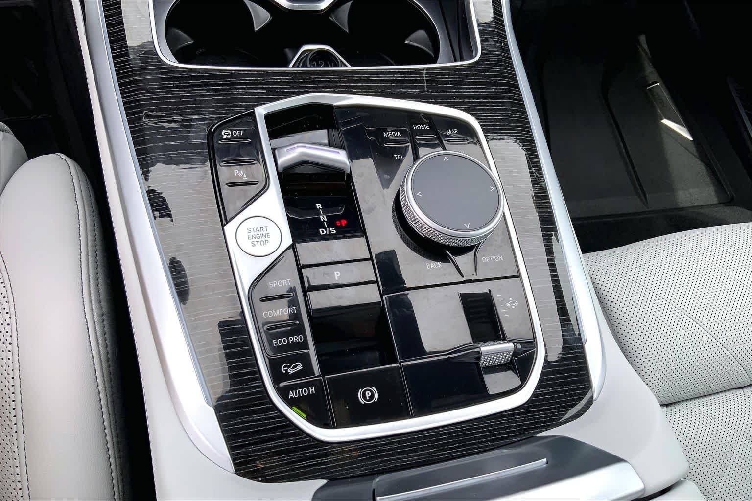 Used 2025 Skyscraper Grey Metallic BMW xDrive40i image 31