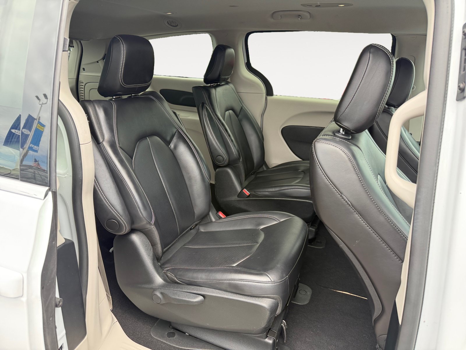 Used 2023 Bright White Clearcoat Chrysler Touring L image 19