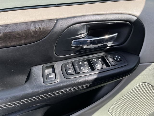 Used 2014 Blue Dodge SXT image 17