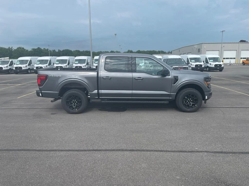 Used 2026 Gray Ford XLT image 4