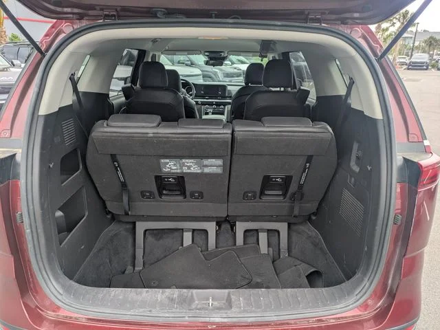 Used 2024 Red Kia LX image 9