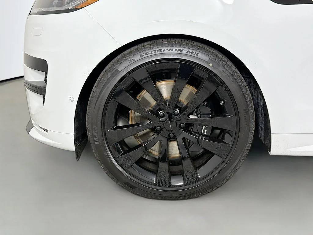 New 2026 Fuji White Land Rover Dynamic SE image 33