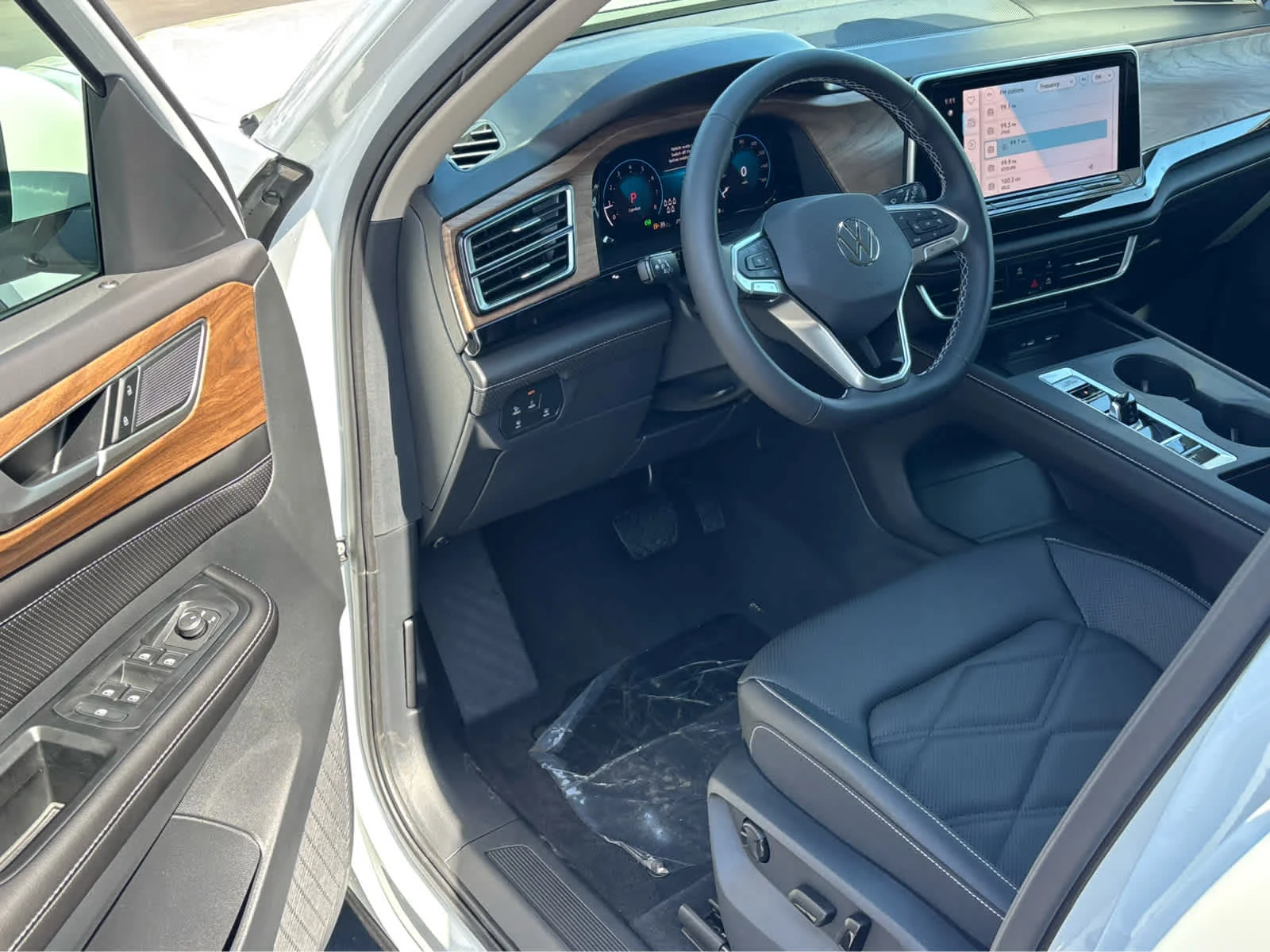 New 2026 OPAL WHITE Volkswagen 2.0T SE image 13