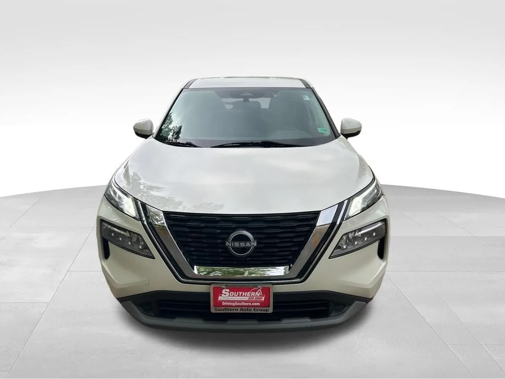 Used 2023 White Nissan SV image 9