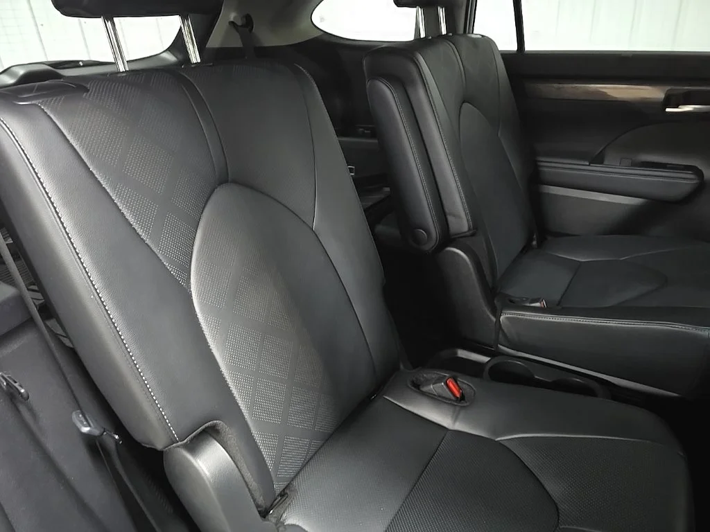 Used 2024  Toyota Platinum image 17
