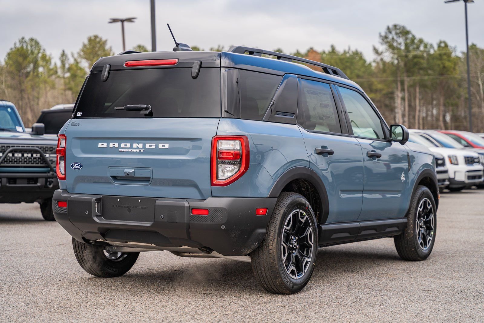 New 2026 Azure Gray Metallic Tri-Coat Ford Outer Banks® image 4