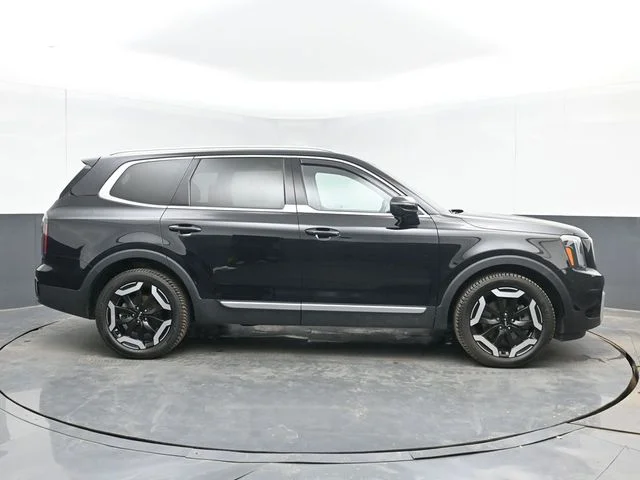 Used 2024 Ebony Black Kia EX image 11