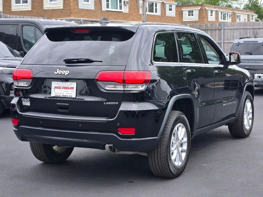 Certified Used 2022 Black Jeep Laredo E image 10