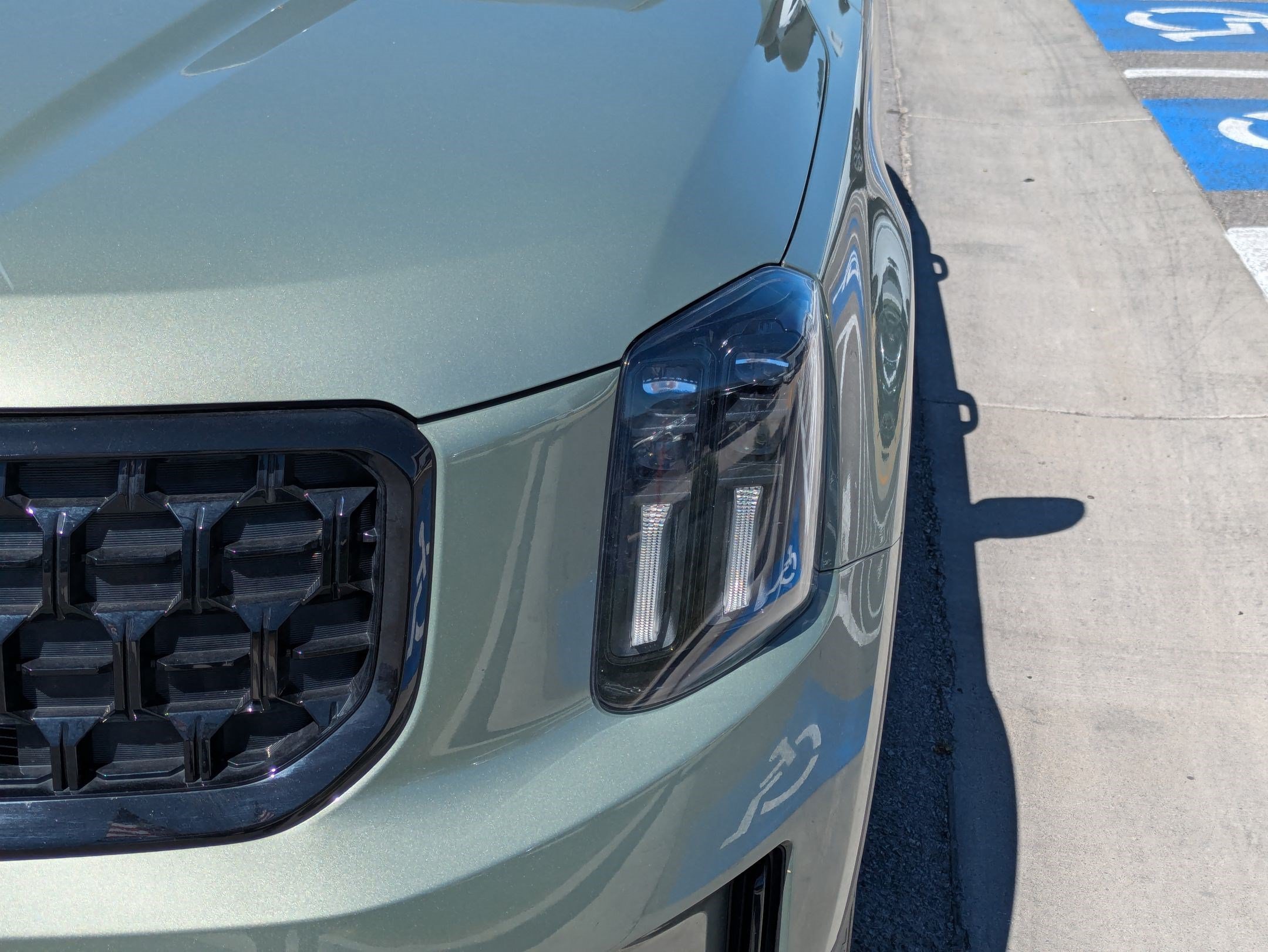 Used 2025 Jungle Green Kia EX X-Line image 11