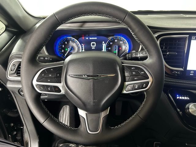 New 2026 Diamond Black Crystal Pearl-Coat Exterior Paint Chrysler Select image 23