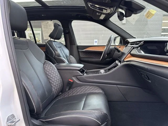 Used 2023 White Jeep Summit Reserve image 27