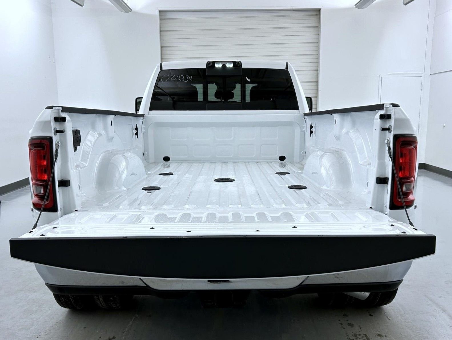New 2026 Bright White Clear-Coat Exterior Paint RAM Tradesman image 21