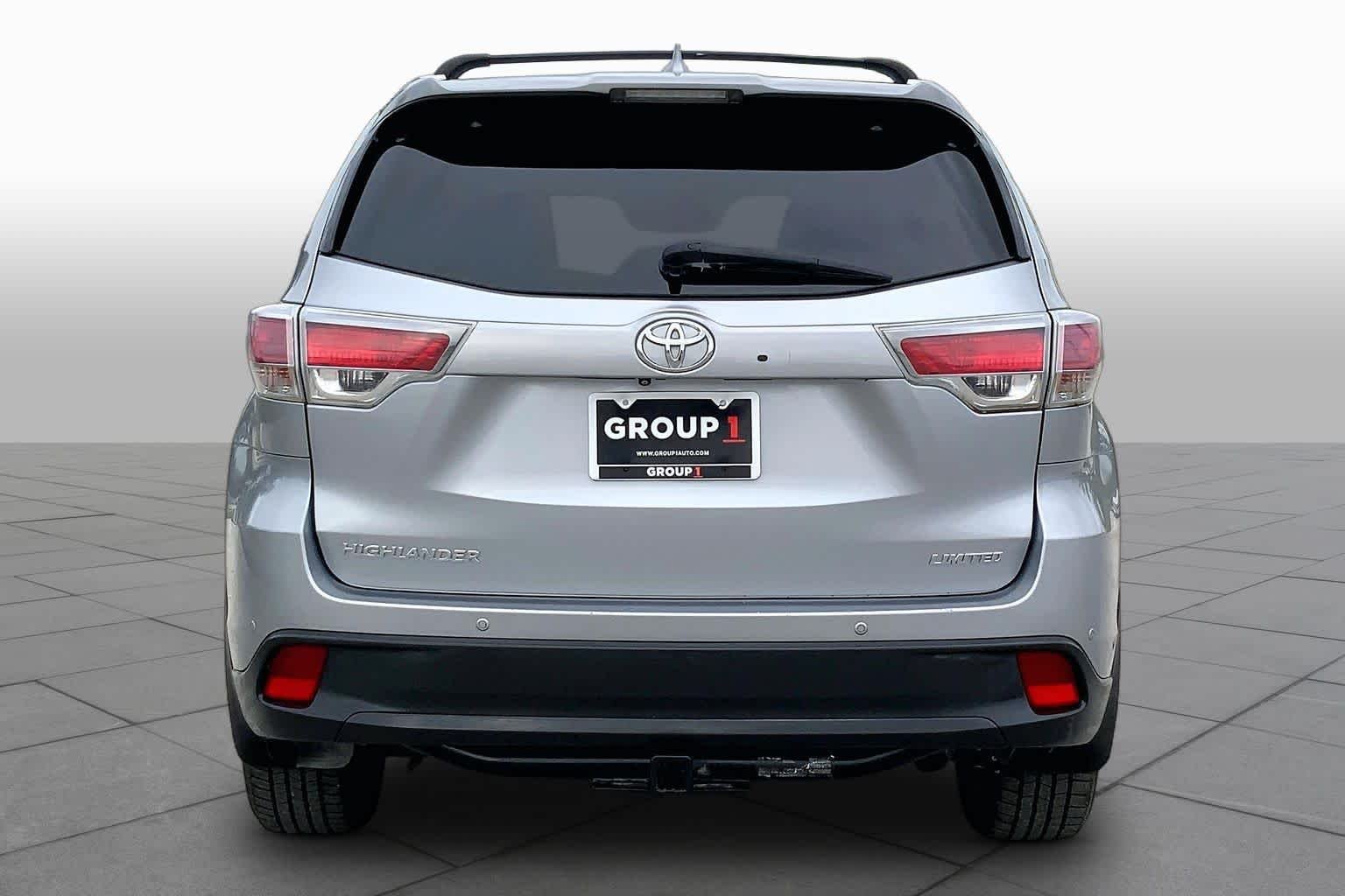 Used 2015 Silver Sky Metallic Toyota Limited image 5