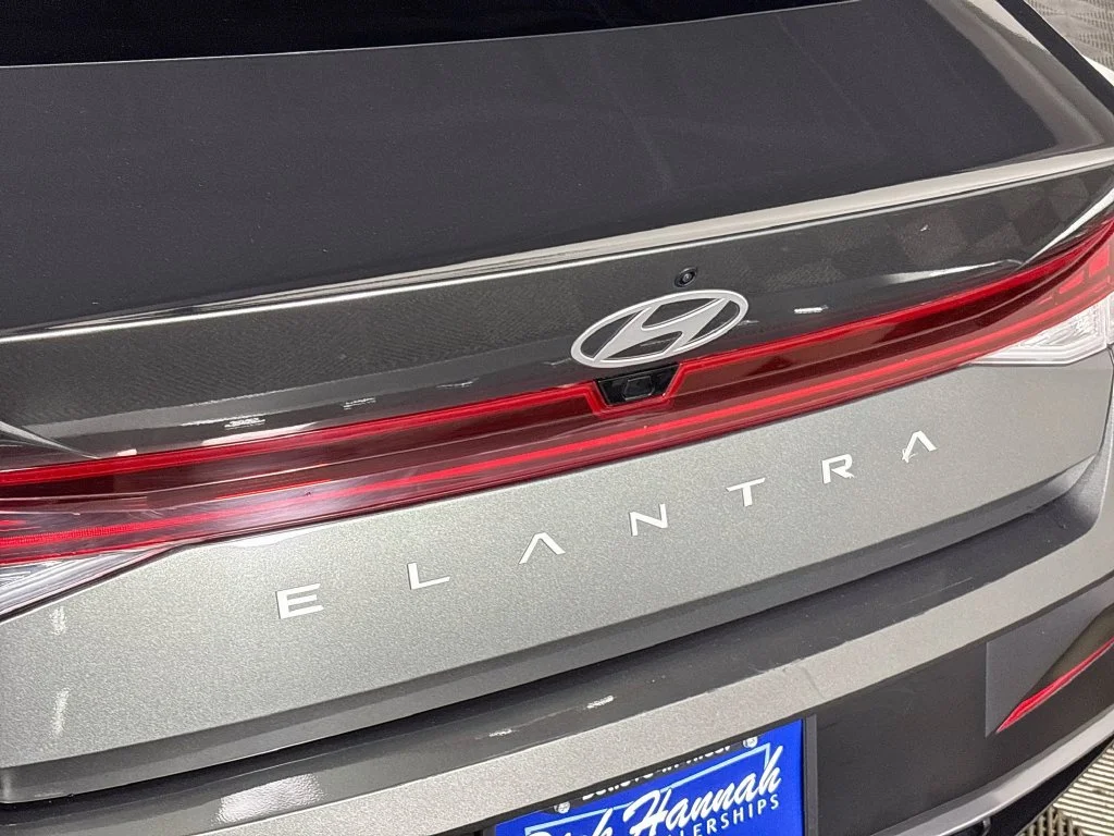 Used 2025 Gray Hyundai SEL Convenience image 24