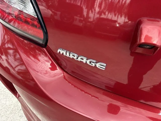 Used 2021 Red Mitsubishi  image 25