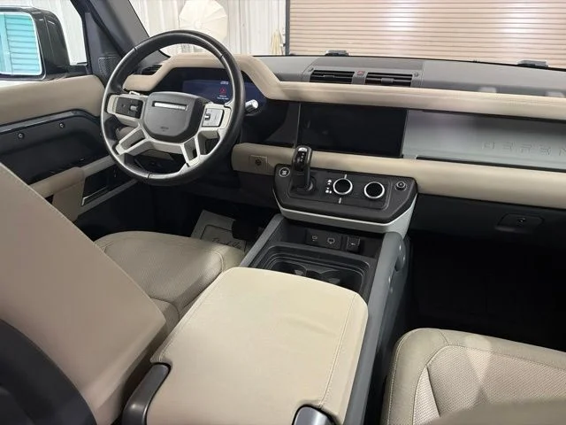 Used 2020 Tasman Blue Metallic Land Rover SE image 21