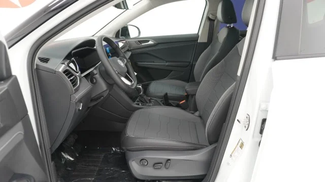 New 2026 Pure White w/Deep Black Roof Volkswagen SE Black image 16