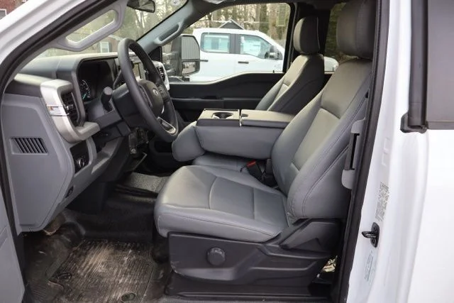 New 2026 Oxford White Ford F-550® XL image 19