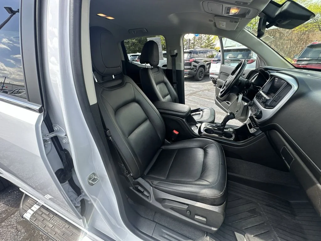 Used 2020 White GMC SLT image 20