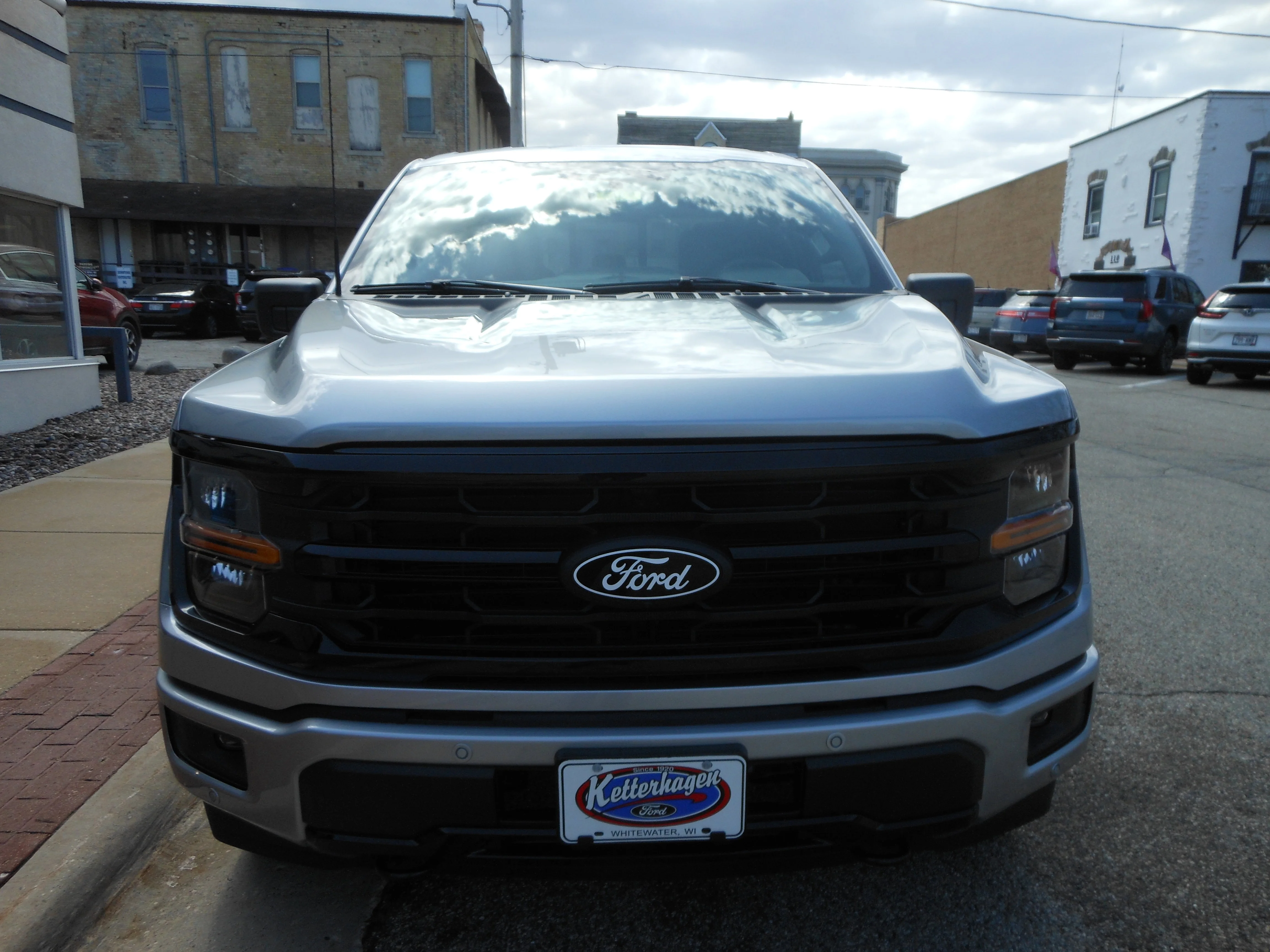 New 2026 Iconic Silver Metallic Ford XLT image 2